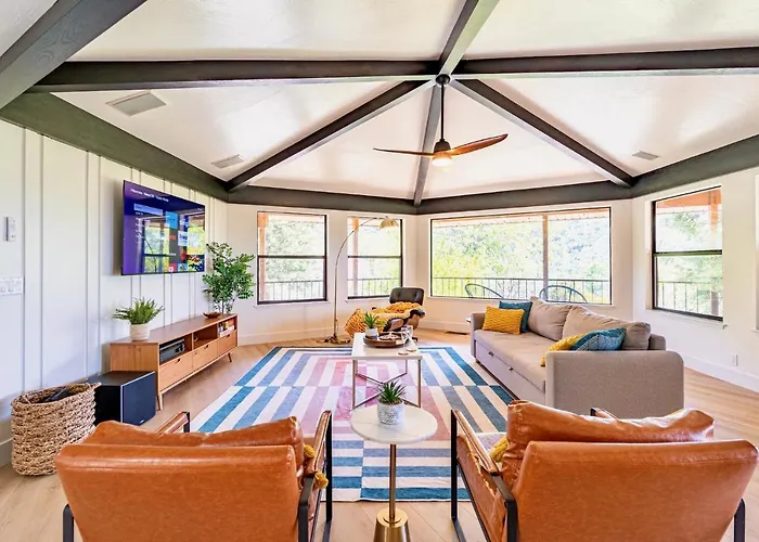 Secluded Mtn Top Family Haven W/Views Spa & Arcade